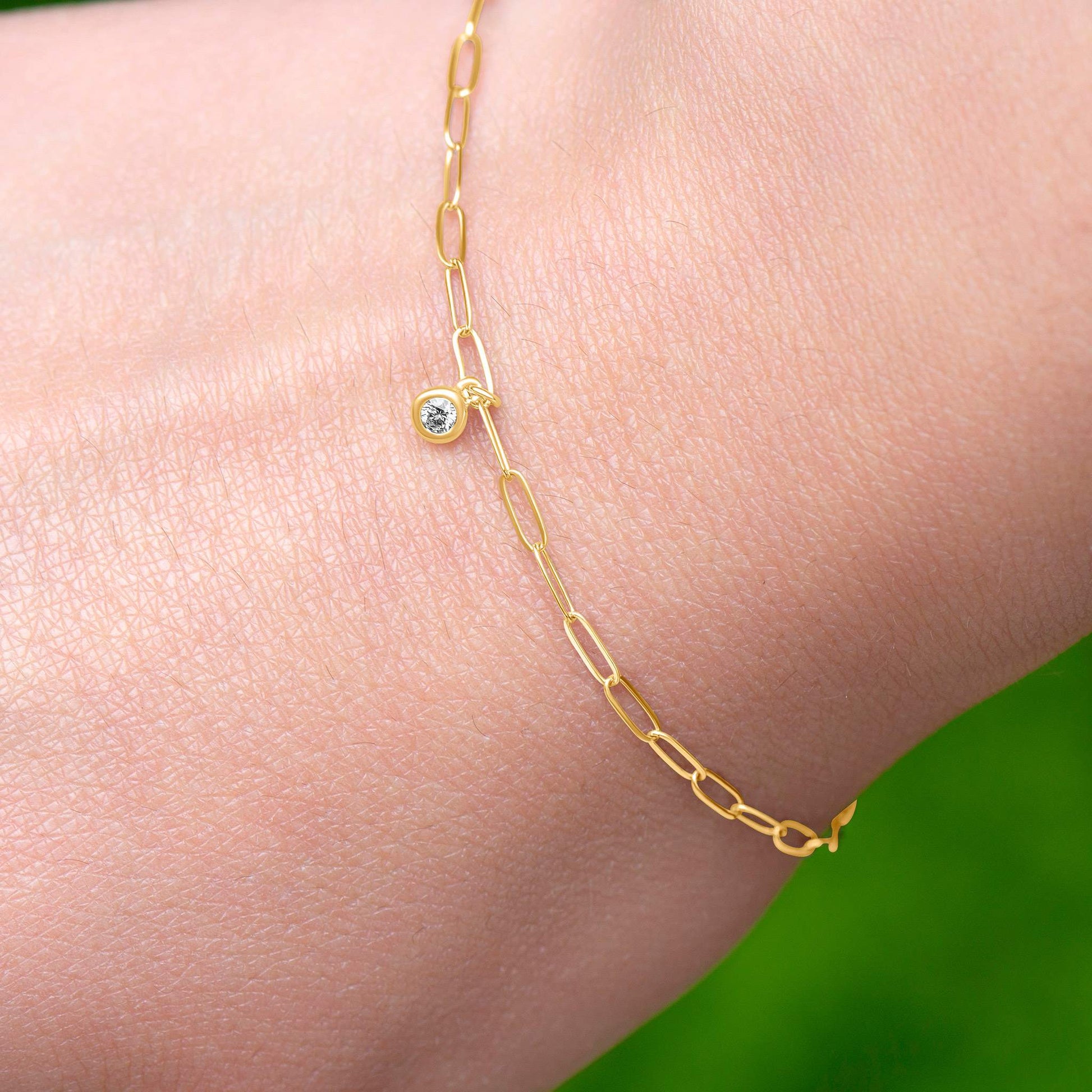 14k Gold Paperclip Chain Link Dangling Diamond Bezel Bracelet