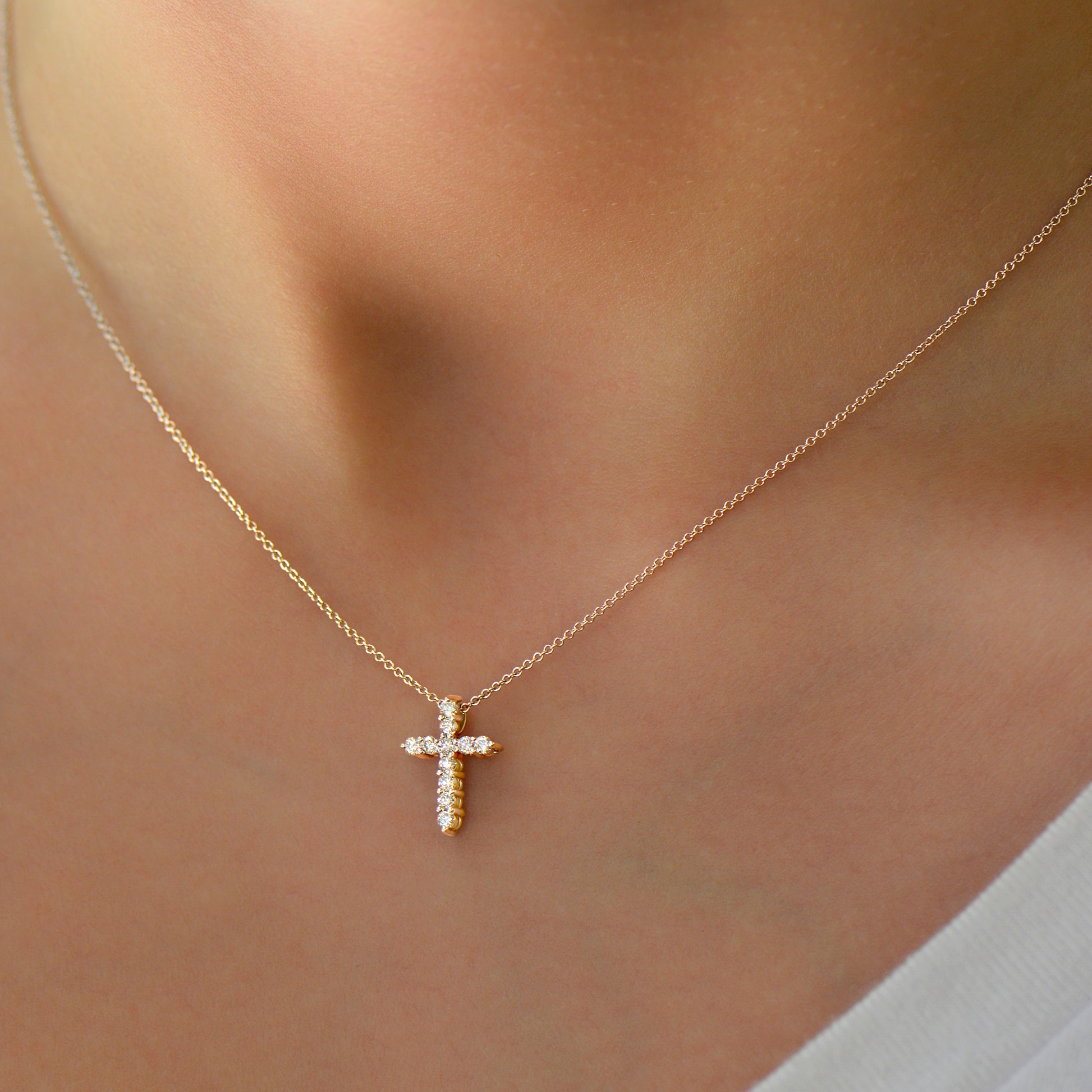 Diamond-Cross-Necklace