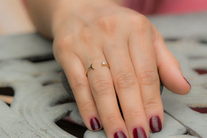 Gold Crescent Moon Ring 